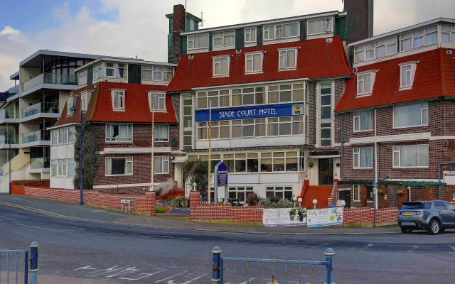 OYO Stade Court Hotel