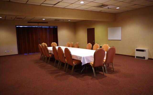 Shiretown Inn & Suites