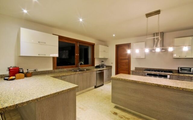Cayuco 9 by RedAwning