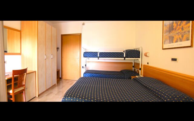 Hotel Holiday