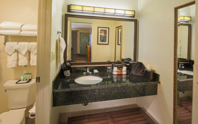 Best Western Plus Hilltop Inn