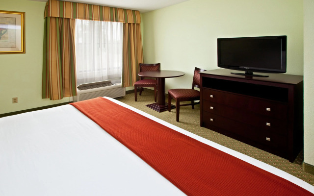 Holiday Inn Express & Suites Scottsburg by IHG