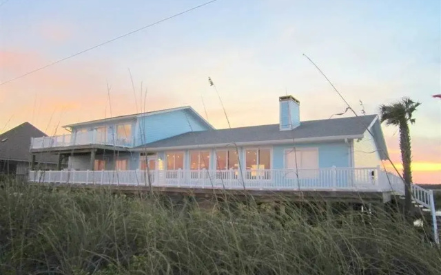 Beach Gem 6 Br home by RedAwning