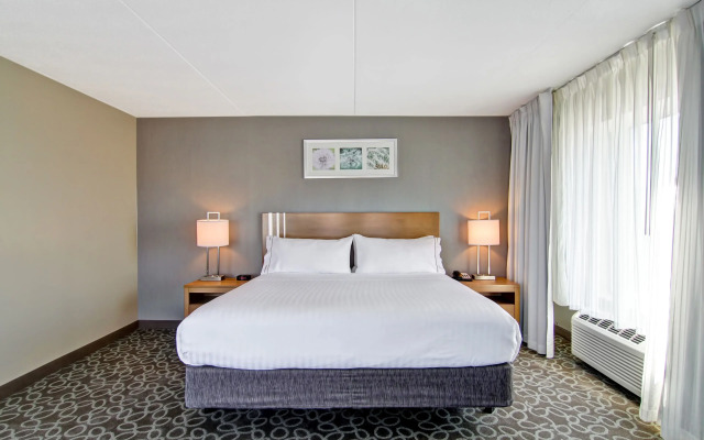 Holiday Inn Express & Suites Oshawa Downtown - Toronto Area by IHG