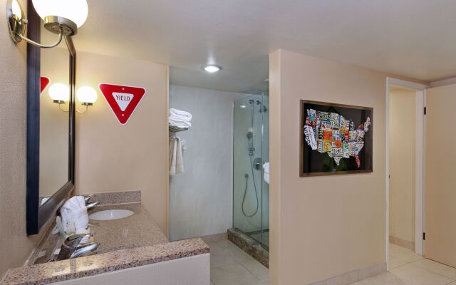 Holiday Inn Hotel & Suites Anaheim by IHG