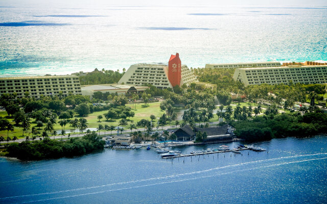 The Pyramid Cancun By Oasis - All Inclusive
