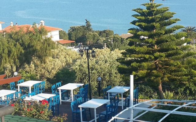 Akay Garden Family Club