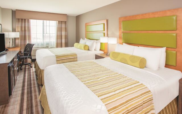 La Quinta Inn & Suites Far Rockaway - JFK Airport