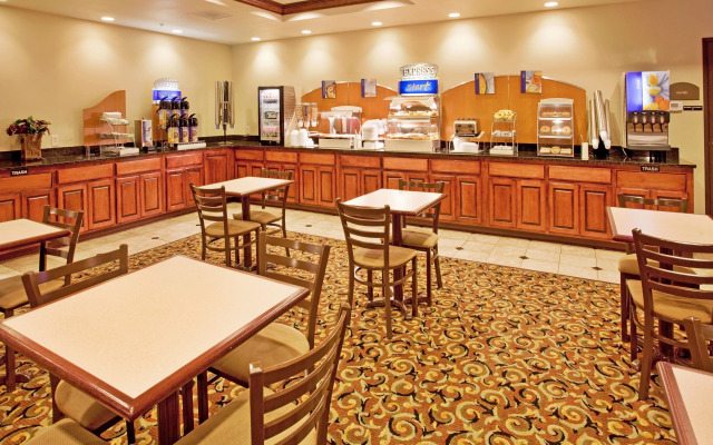 Holiday Inn Express & Suites Cherry by IHG