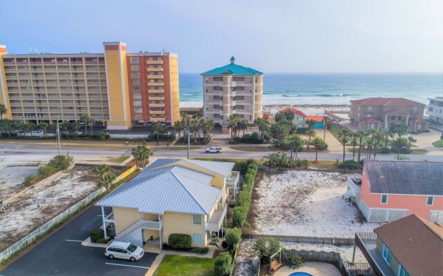 Destin Sands Condos by Panhandle Getaways