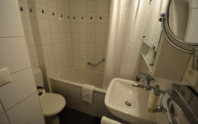 HOP Apartments & Suites