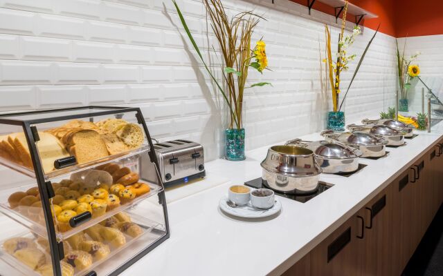 Holiday Inn Kansas City Airport by IHG