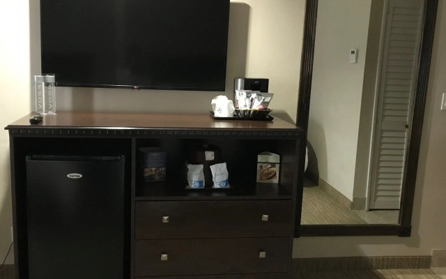 Coast Burbank Hotel
