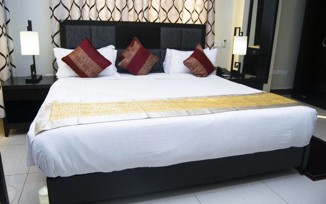Flomi Hotel