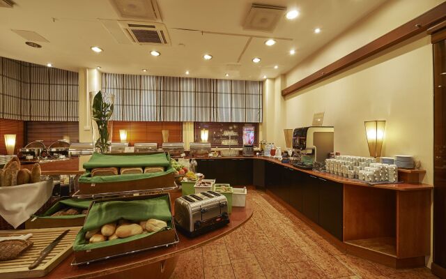 Holiday Inn Helsinki - Vantaa Airport by IHG