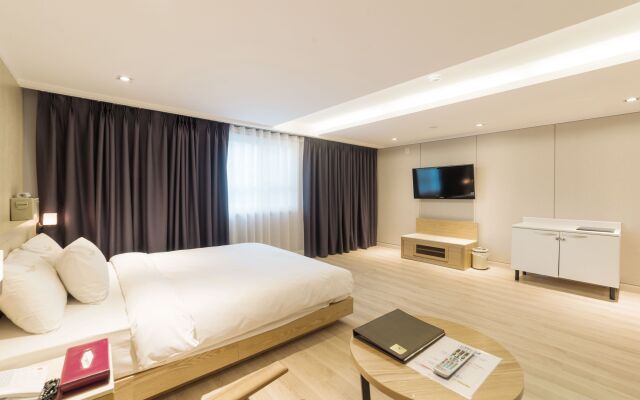 Reborn Suwon Silkroad Hotel