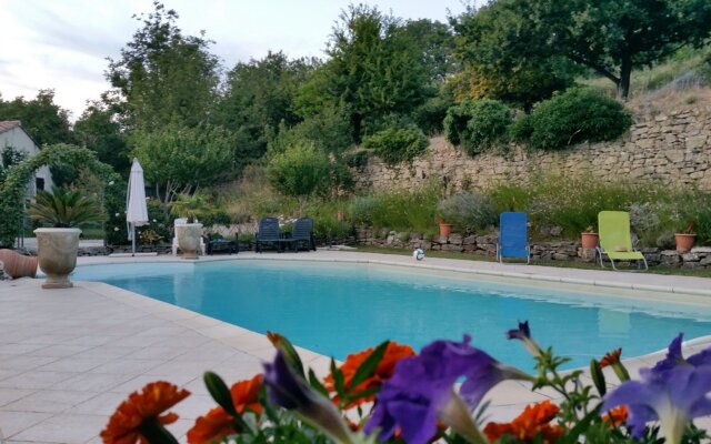 Villa With 4 Bedrooms in Malaucène, With Wonderful Mountain View, Priv