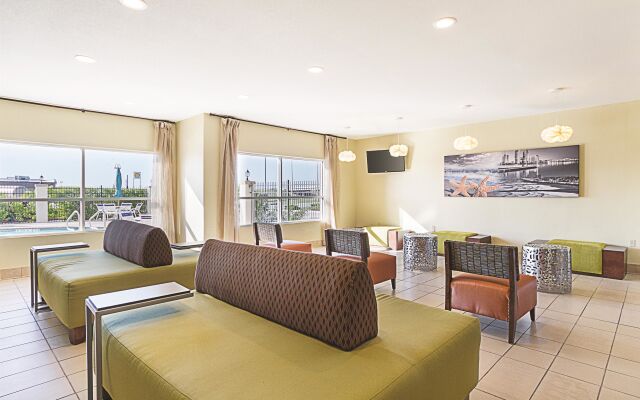 La Quinta Inn & Suites by Wyndham Mathis