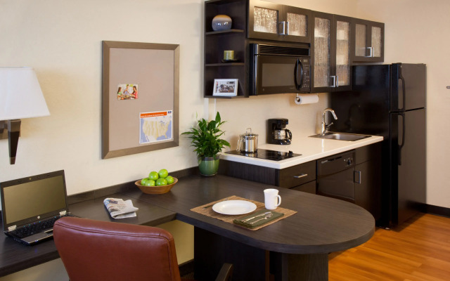 Sonesta Simply Suites Detroit Southfield