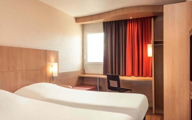 ibis Epinay sur seine Gennevilliers