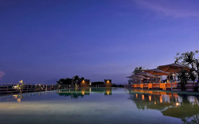 Отель de Vins Sky Hotel Seminyak