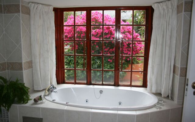 Thatchings Guest House