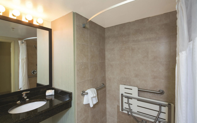 La Quinta Inn & Suites by Wyndham Salisbury