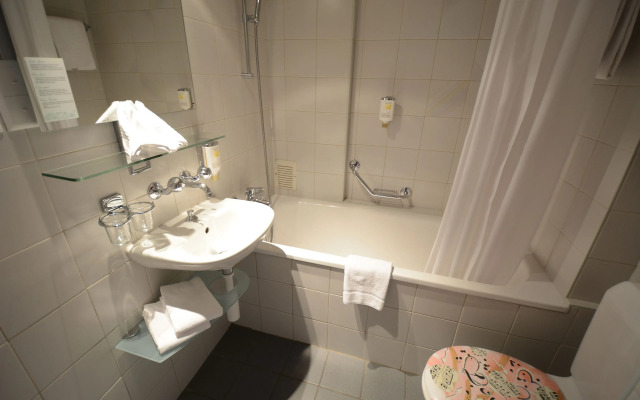 HOP Apartments & Suites