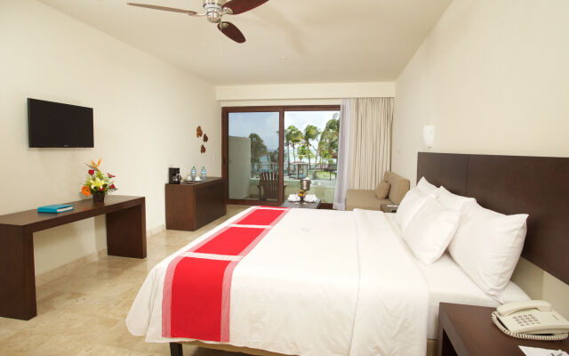 Akumal Bay Beach and Wellness Resort Hotel