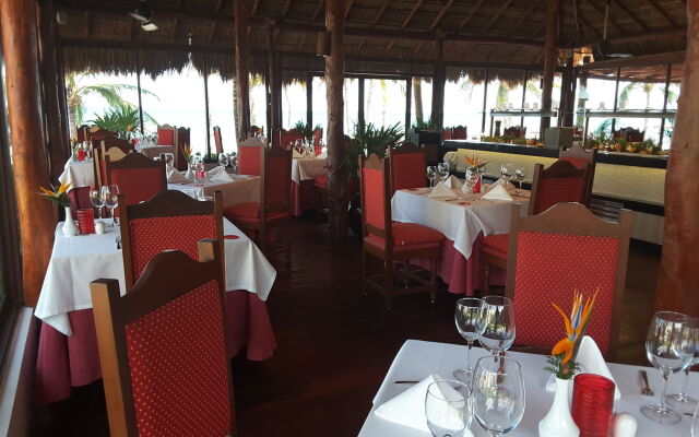 Akumal Bay Beach and Wellness Resort Hotel