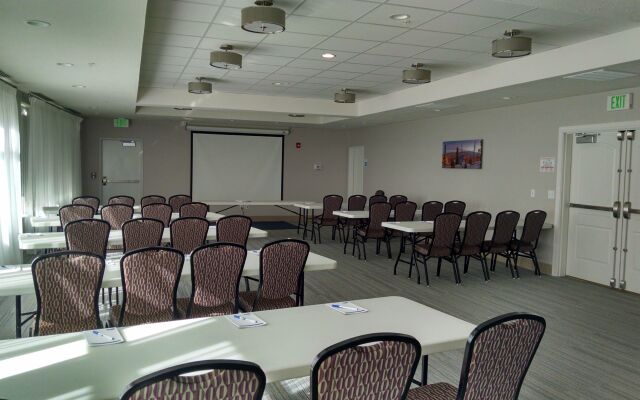 Holiday Inn Express & Suites Price by IHG