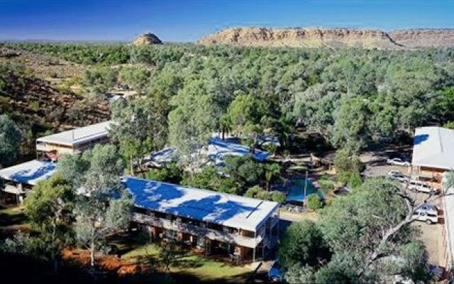 Heavitree Gap Outback Lodge