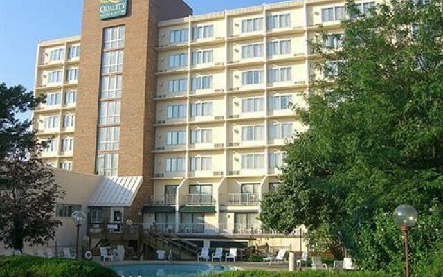 Quality Hotel & Suites Cincinnati Central