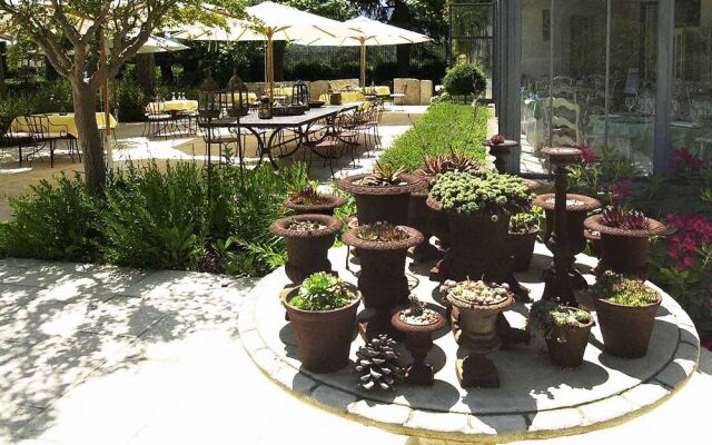 Domaine De Châteauneuf