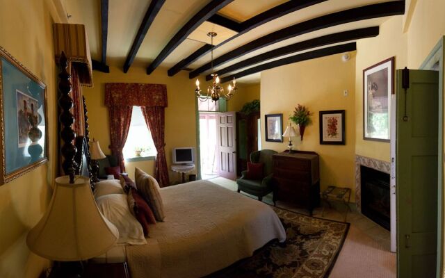 Casa De Solana Bed & Breakfast