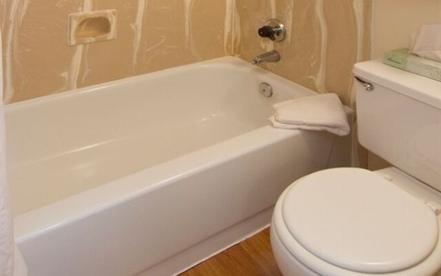 River Oaks Suites & Apartments