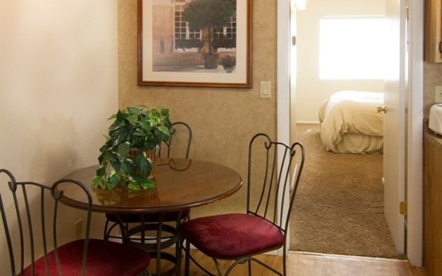 River Oaks Suites & Apartments
