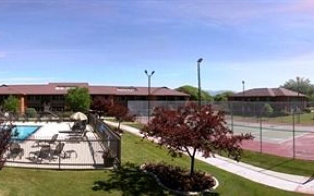 River Oaks Suites & Apartments