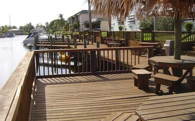 Dockside Inn