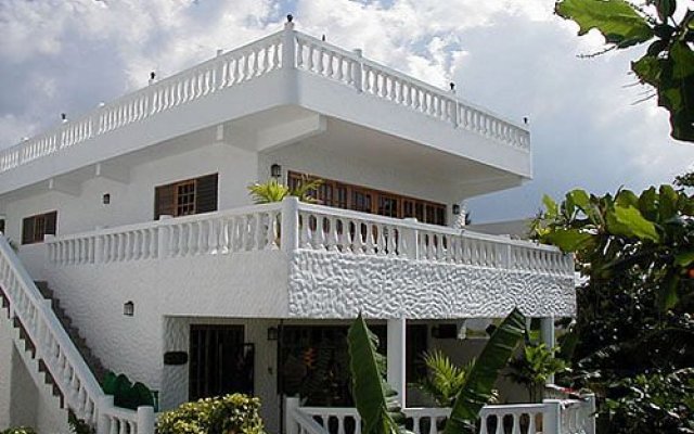 Beach House Villas and Hotel