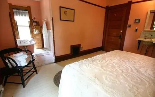 Tryon Farm Guest House