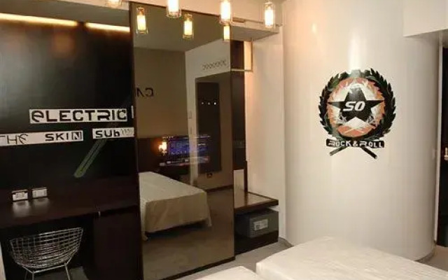 Sixty Hotel