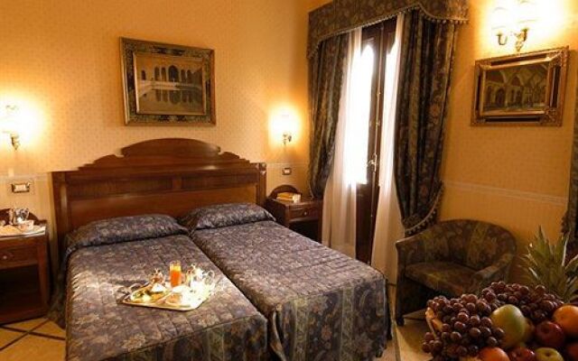 Hotel Domus Aurea