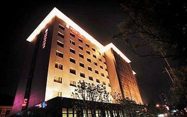 Holiday Inn Express Shanghai Jinqiao