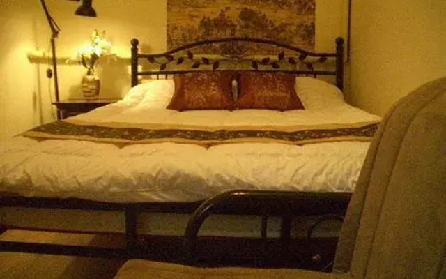 Emperor's Guard Station Courtyard Hotel