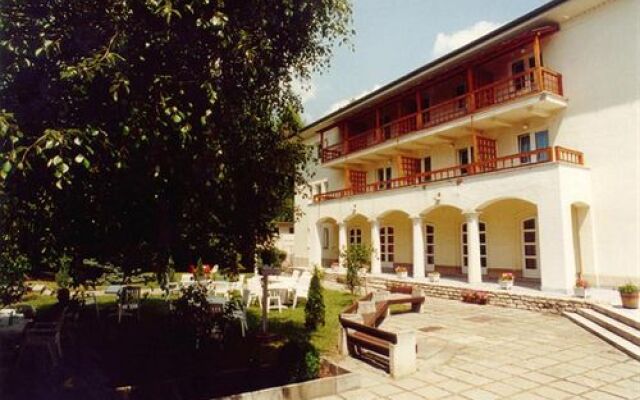 Romai Hotel