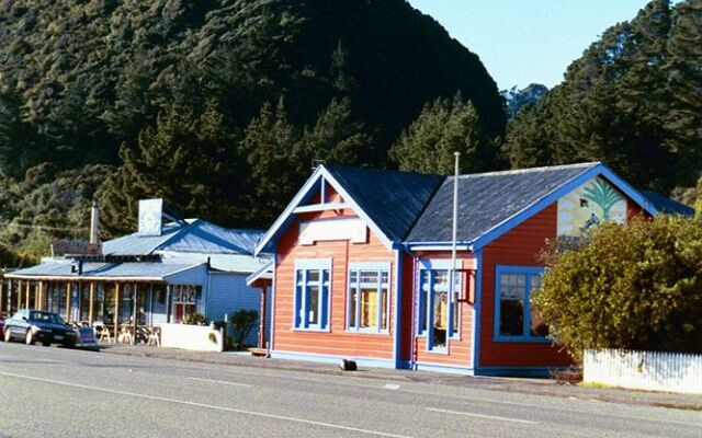 Charming Creek Bed and Breakfast