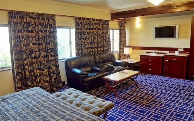 Grand Astoria Hotel
