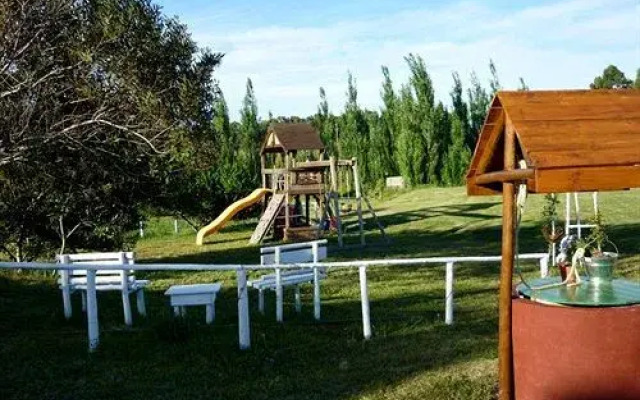 Victoria Fields Hotel & Resort