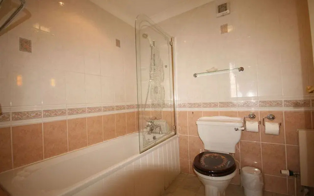 Cross House Hotel
